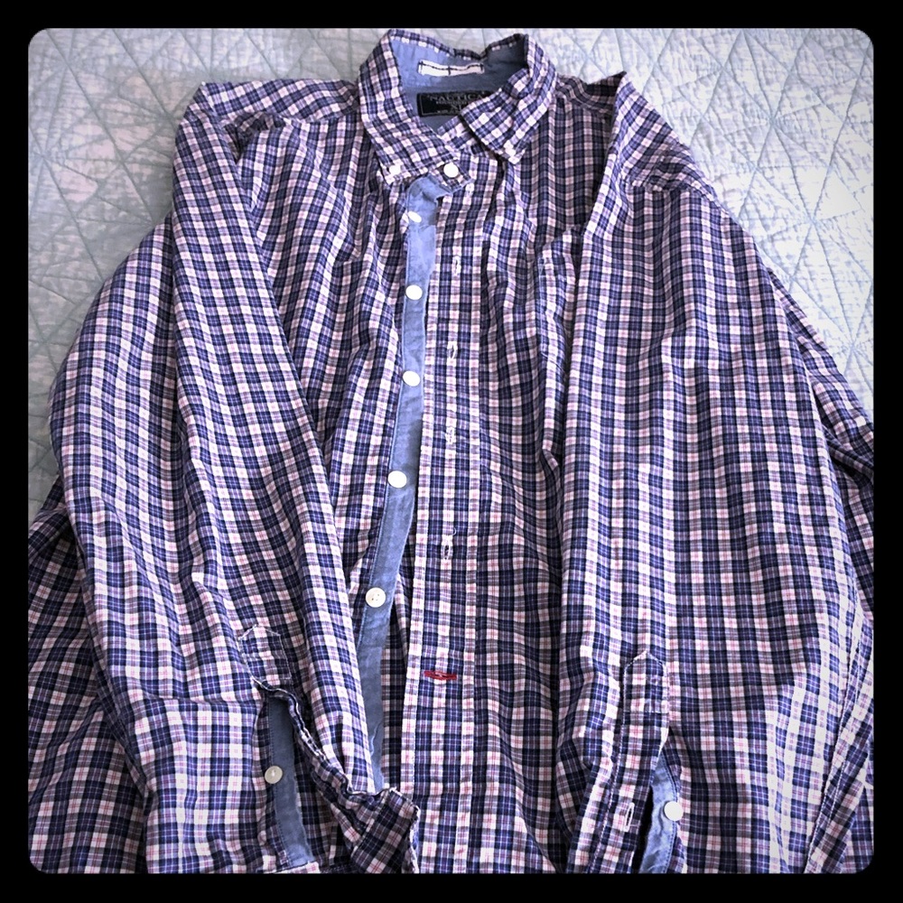 Men’s Nautica button down shirt